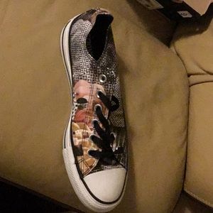 Converse women’s sz 9